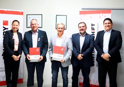 Carolina Benítez, Michael Harder, Kurt Falk, Óscar López y Julio Ayala.