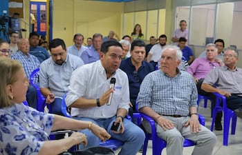 El gobernador de Central Ricardo Estigarribia, en el DIrectorio del PLRA el martes último.