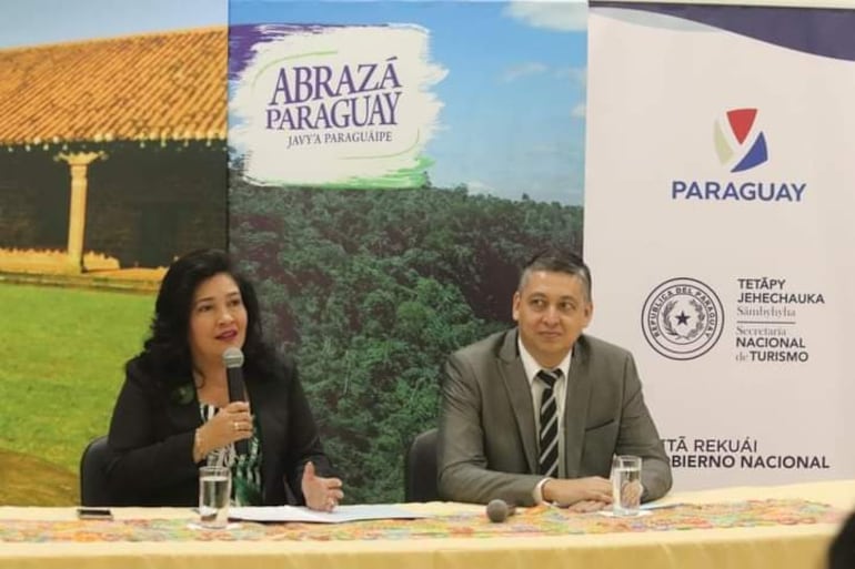 Sofía Montiel, ministra de Turismo e Iván Ojeda, titula del INE. (gentileza).