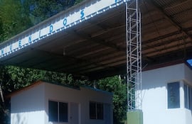 La empresa y las municipalidades cumplieron con todos los requisitos exigidos, pero la falta de decisión política para dotar de personal a la Aduana argentina retrasa la habilitación del cruce fluvial.