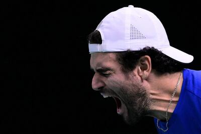 Eufórico festejo de Matteo Berrettini tras su triunfo sobre el español Pablo Carreño en el primer partido de la serie final.