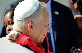 El papa León XIV se reúne con inmigrantes en el centro Las Raíces, en San Cristóbal de la Laguna, Tenerife.