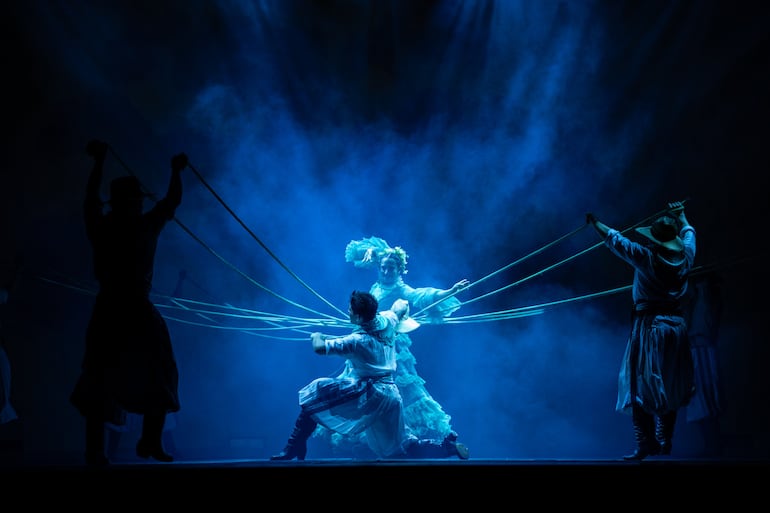 La tradición paraguaya se viste de gala para ofrecer una experiencia artística intensa, emotiva y visualmente impactante.