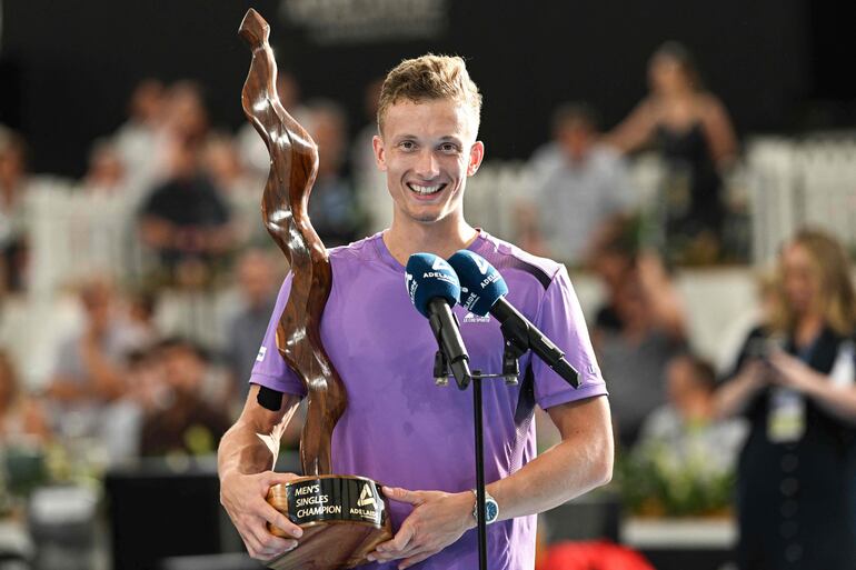 El checo Jiri Lehecka (22 años) levantó el trofeo de Adelaida y conquistó el primer título de su carrera en el circuito ATP.