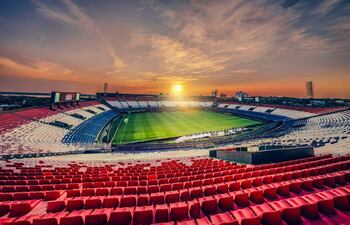 Estadio Defensores del Chaco, propiedad de la Asociación Paraguaya de Fútbol, ubicado en el barrio Sajonia de la ciudad de Asunción.