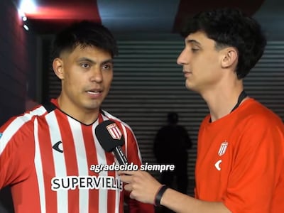 El paraguayo Santiago Arzamendia, futbolista de Estudiantes de La Plata, habla con el área de prensa del club después del partido contra Gimnasia de Mendoza por la fecha 11 del torneo Clausura 2026 de la Liga Profesional de Argentina.