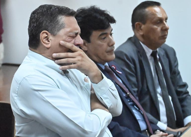 Jueza rechaza cerrar caso de Juan Vera por amenazas a Menchi Jueza rechaza cerrar caso de Juan Vera por amenazas a Menchi