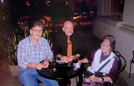 De izquierda a derecha, Enrique Careaga, Osvaldo Real Torres y Laura Márquez (Foto: cortesía de Osvaldo Real Torres)