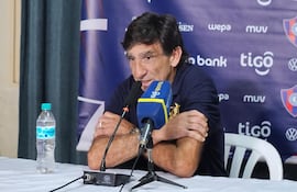 El entrenador de Cerro Porteño, Gustavo Adolfo Costas Makeira (63 años) habla en conferencia de prensa tras la derrota derrota ante Sportivo Trinidense.