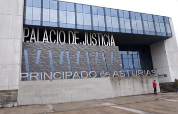 Fachada del Palacio de Justicia de Gijón, España.