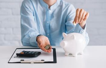 Ingresos, gastos y ahorro en equilibrio. Foto: Freepik/EFE.