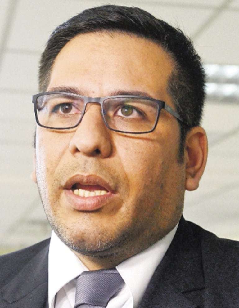 El cuestionado defensor del pueblo, Miguel Godoy, cuyo mandato concluye en noviembre, aunque ya se intentó sacarlo antes.
