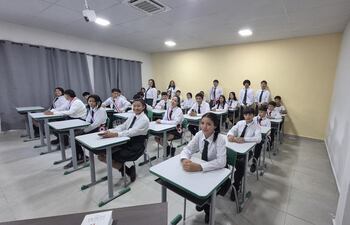 Los estudiantes del Colegio Nacional Juana María de Lara ya disfrutan de las comodidades del aula totalmente refaccionada y climatizada.