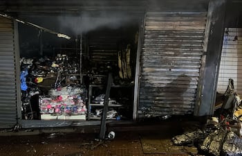 El incendio causó cuantiosos daños materiales al afectar las casillas y mercaderías.