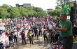Marcial Gómez, ed la FNC, dando el discurso central durante la marcha campesina.