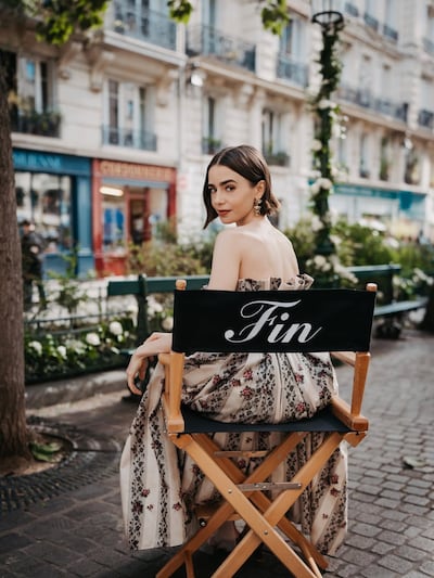 Lily Collins se despidió emocionada de Emily Cooper.