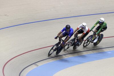 Ciclistas compiten en la categoría ómnium masculino, en los II Juegos Panamericanos Junior ASU 2025 este jueves, en Luque (Paraguay).