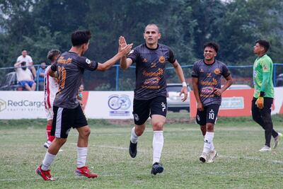 Wilfrido Rivas celebra con César Benítez (11). APF