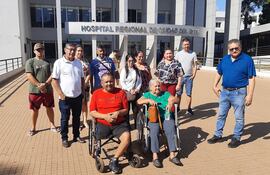 Los pacientes nefrológicos se manifestaron de manera simbólica frente al IPS de Ciudad del Este.
