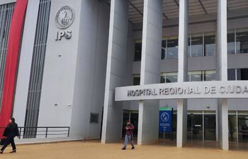Fachada del Hospital Regional de Ciudad del Este.
