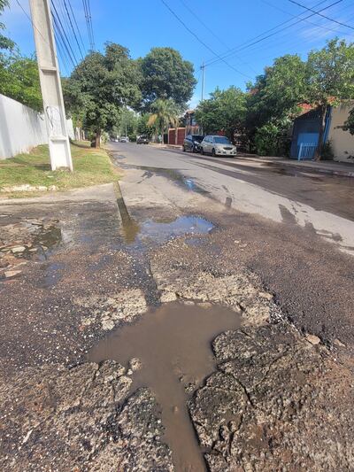 El agujero representa un peligro constante en la zona.