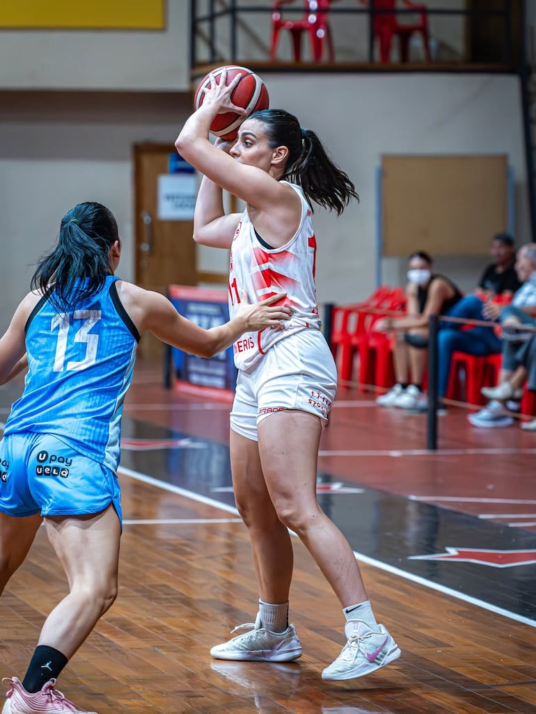 Liga Femenina de Básquetbol arrancó con victorias de Félix Pérez y las Queens