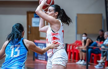 El femenino de Félix Pérez Cardozo inició con victoria la defensa del título, contra San José.