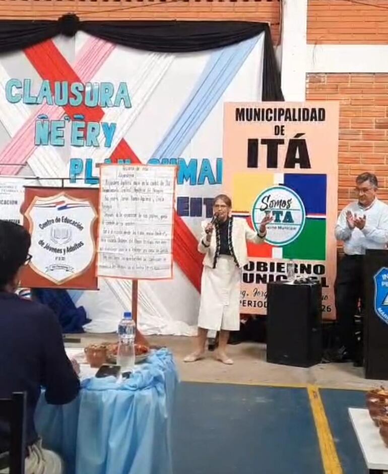 Alejandrina rompió uno de sus miedos, que es hablar en público, y fue galardonada.