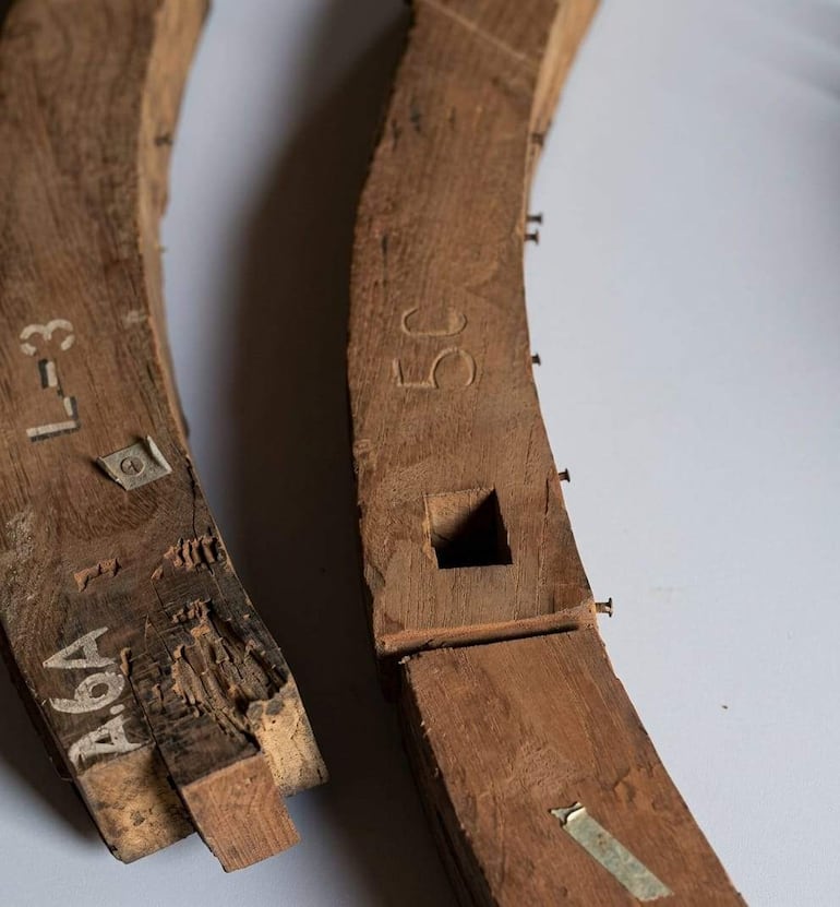 Durante la restauración del templo San Buenaventura se hallaron marcas, números y esgrafiados en estructuras de madera.