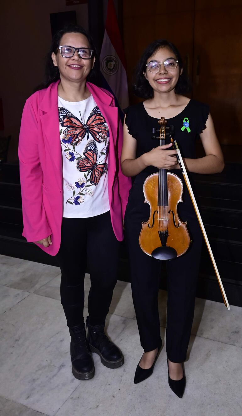 Lilian Alfonso y Brenda Benítez.