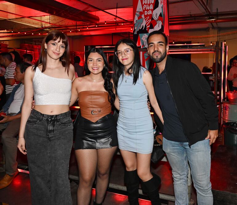 Angela Ferreira, Gianinna Díaz, Roxana Báez y Miqueas Moreno.