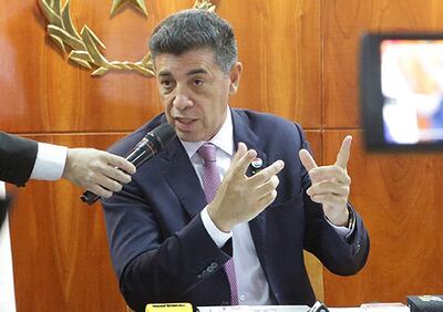 Dr. Víctor Ríos Ojeda, ministro de la Corte Suprema de Justicia, en conferencia de prensa.