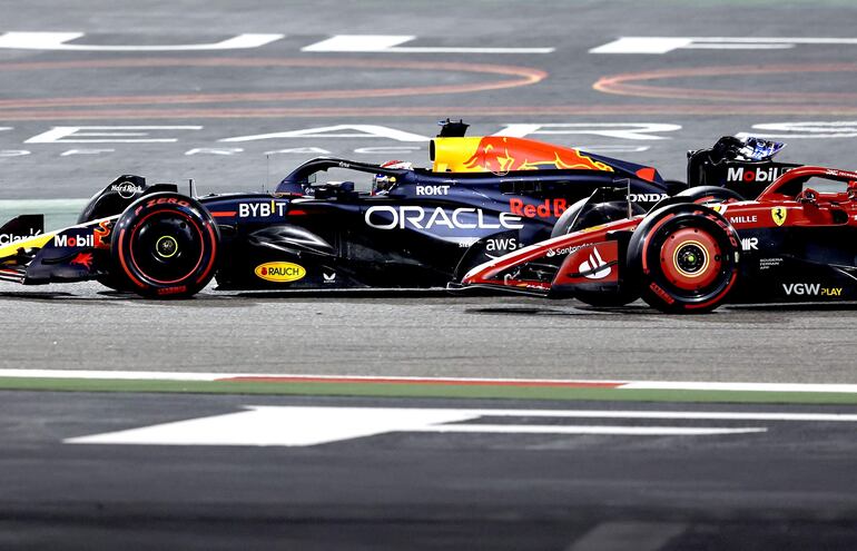 El Red Bull Racing del neerlandés Max Verstappen durante el Gran Premio de Baréin, la primera jornada del Mundial 2024 de la Fórmula 1, en el Circuito Internacional de Baréin, en Sakhir.