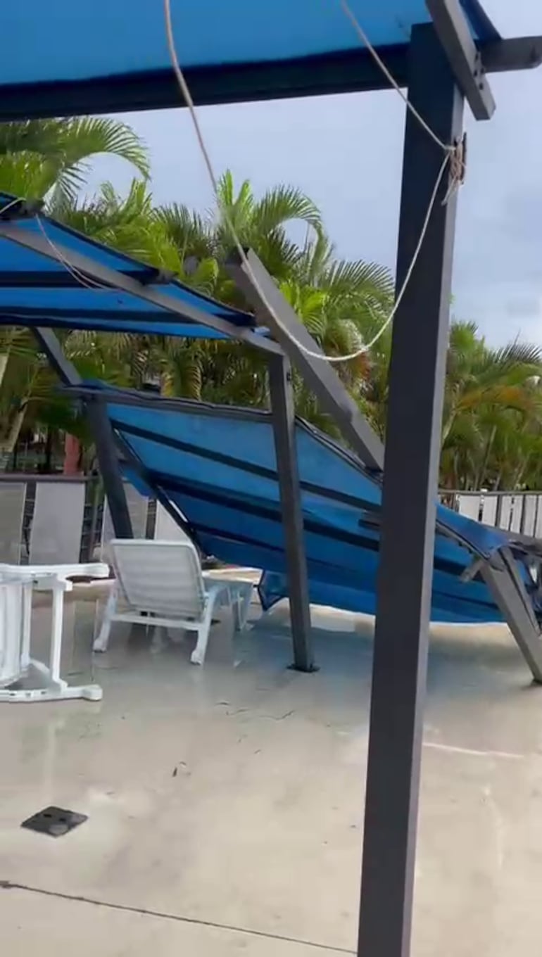 Tormenta con fuertes vientos deja daños materiales en el Club Internacional de Tenis