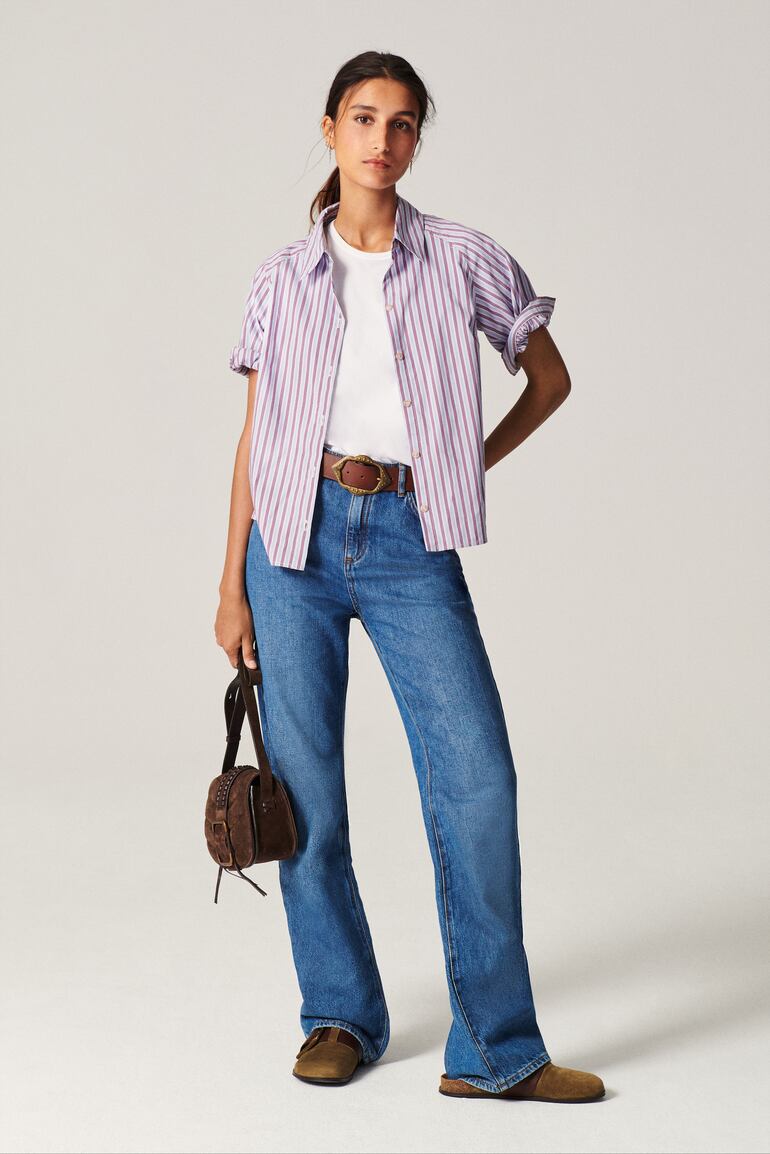 Especialmente de moda en este momento: los vaqueros wide leg de pierna ancha con perneras acampanadas en todo el contorno, como este modelo de ba&sh. Foto: ba&sh/dpa - ATENCIÓN: Sólo para uso editorial con el texto adjunto y mencionando el crédito completo