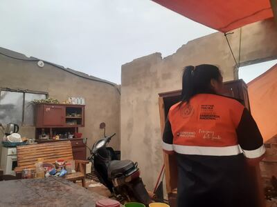 Funcionarios de la Secretaría de Emergencia Nacional (SEN) en Concepción, donde se registraron destrozos por el temporal.