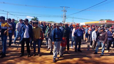 El grupo de campesinos corresponde a una manifestación  realizado recientemente frente a la Fiscalía de Santa Rosa del Aguaray para reclamar la liberación de sus compañeros detenidos