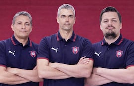 Hernán Díaz (i), Flavio Pérez y Diego Huerta, componentes del Comité de Fútbol en Cerro Porteño.