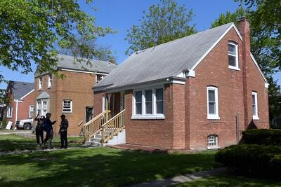 Captura de video que muestra la casa donde el papa León XIV pasó sus primeros años, este sábado en Chicago.