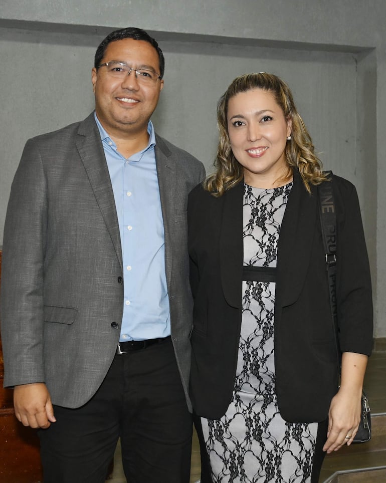 Dr. Pedro Caballero y Miryam Buzó.