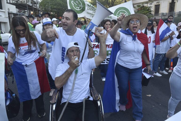 Insumos, medicamentos, reactivos de laboratorio y equipos médicos, principales pedidos.