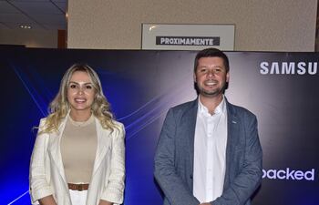 Romina Gaona, gerente de Marketing de Samsung Paraguay e Iván Spiess, CMO de Samsung Paraguay.