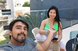 El concejal Luis Villarreal (PLRA) junto a su pareja, la funcionaria Martha López.