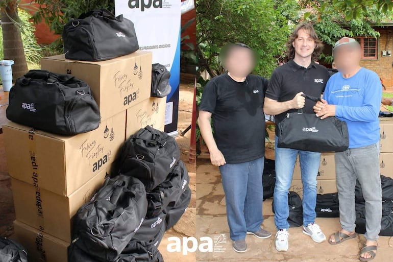 David Portillo en camiseta negra sostiene una bolsa junto a otros voluntarios en un ambiente festivo y ajardinado.