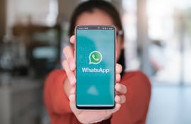 WhatsApp ha anunciado que ahora se puede enviar un mensaje de voz que desaparecerá una vez se escuche, una función pensada para que los usuarios puedan compartir información confidencial “con mayor tranquilidad” también de esta forma.