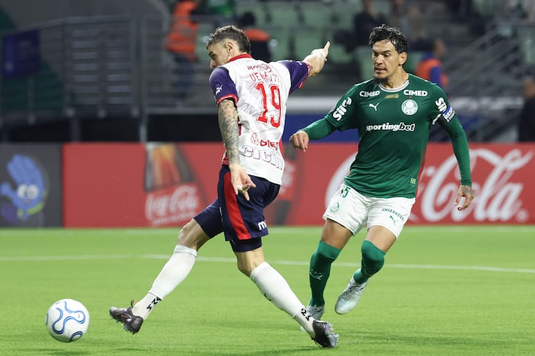 El paraguayo capitán de Palmeiras, Gustavo Gómez, no pudo impedir el gol de Pablo Vegetti quien se escapó y convirtió el único gol del partido.