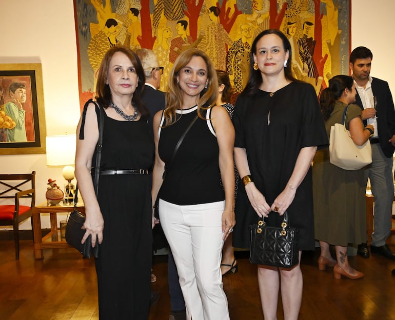 Graciela Brizuela, Ana Karina García y Marina Soerensen.