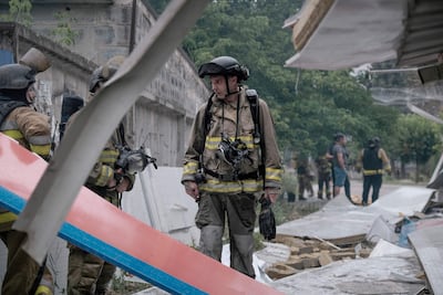 Bomberos trabajan para extinguir las llamas en un supermercado tras un ataque aéreo ruso contra Kramatorsk (Donetsk), Ucrania.