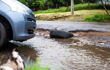 Avenida Avelino Martínez en pésimo estado.