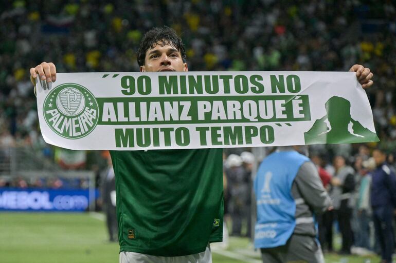 El paraguayo Gustavo Gómez, capitán del Palmeiras celebra la clasificación del conjunto paulista.